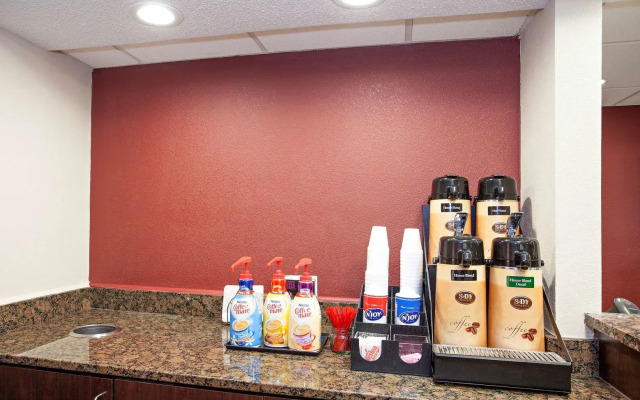 Red Roof Inn PLUS+ Nashville North - Goodlettsville