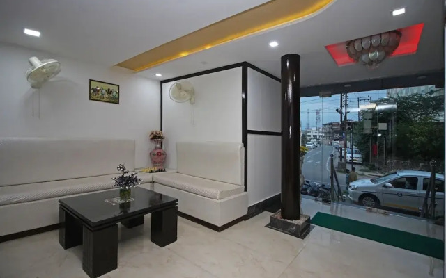 OYO 8743 Hotel Ravi Palace