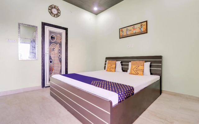 SPOT ON 65353 Hotel Triupati Lawn