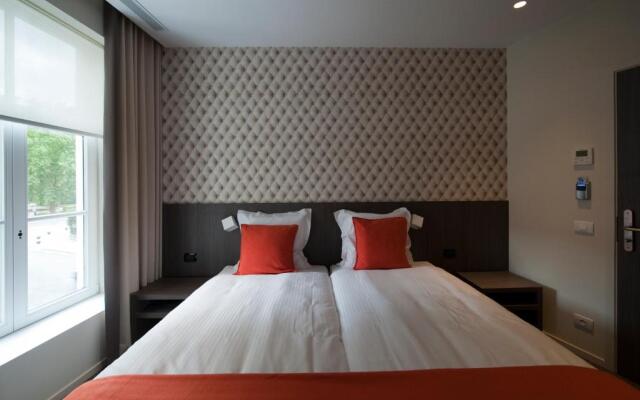Square Hotel