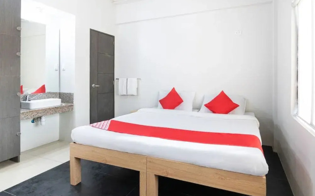 OYO 136 Regal Residences