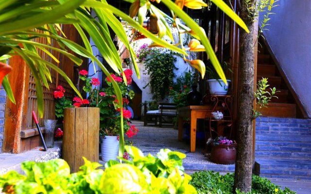 Lijiang Yuese Inn