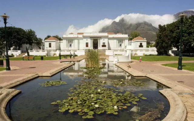 Four Seasons Apartments