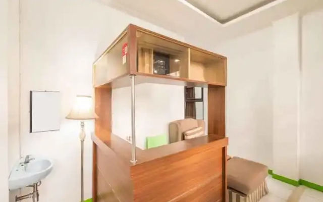Oyo Life 2449 Sandila Residence
