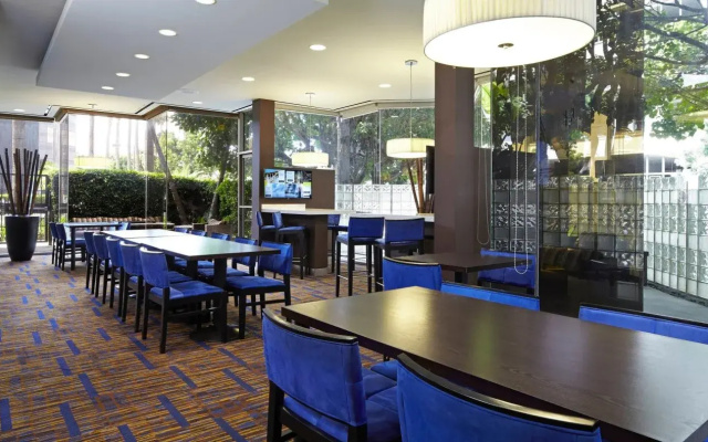 Courtyard by Marriott Los Angeles LAX/Century Boulevard