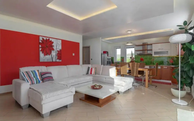 Pool Apartment Debeli Rti 3