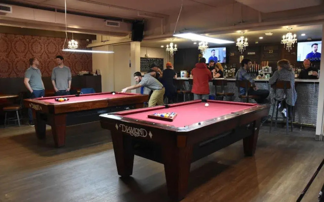 Party Hostel- Canmore Hotel Hostel