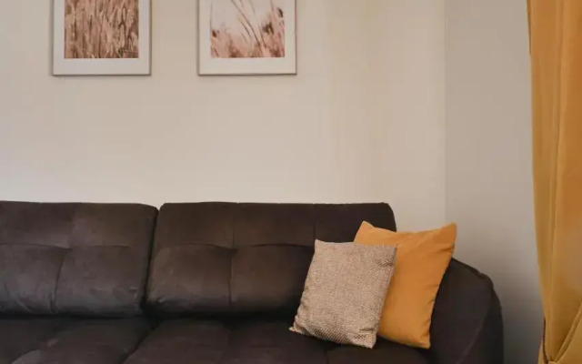 Old Town Riverside Apartment