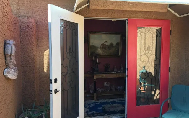 Don's Elegante Bed & Breakfast