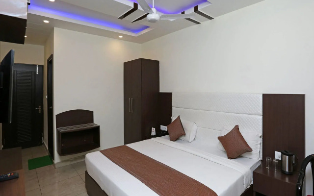 OYO 13243 Hotel City Castle