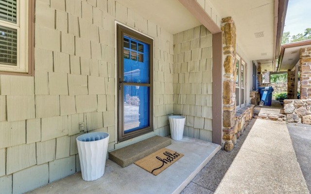 Serene Bella Vista Getaway Near Trails!