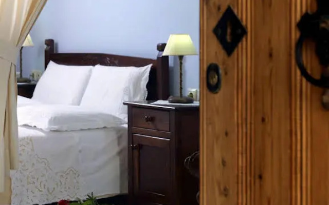 Petronikolis Traditional House