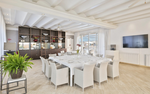 Van Der Valk Hotel Barcarola