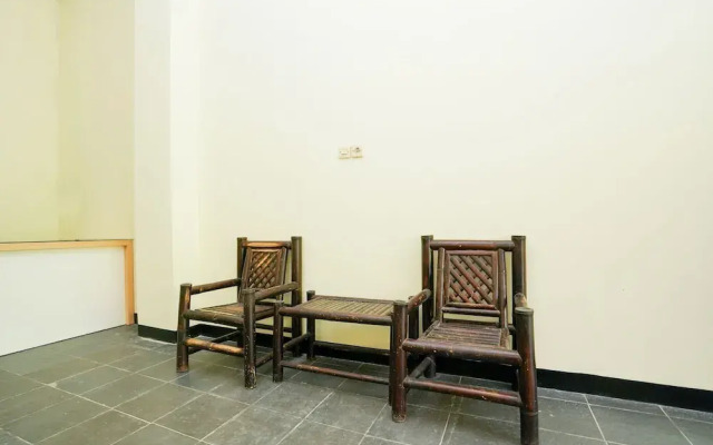OYO 1857 Wonoboyo Residence Near RSU Katholik Surabaya Kota Surabaya