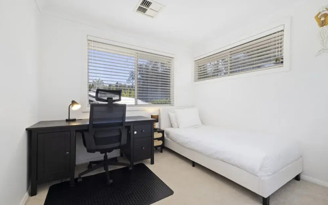 Spacious 4-bed Home Near Avalon Beach
