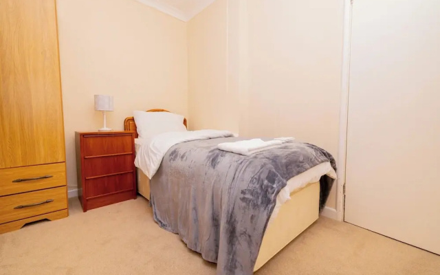 3 Bed - Sleeps 4 - Free Parking - Private Garden