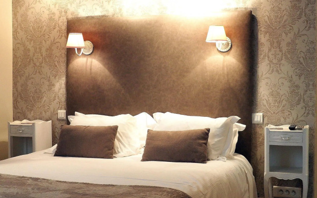 Louvre Parisian ChicSuites