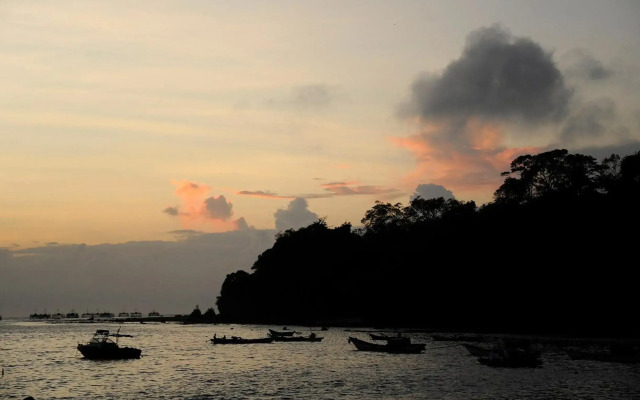 Surya Kencana Seaside Hotel