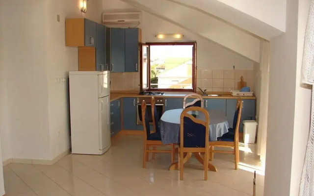 Tone - Spacious and Comfortable - A2 Plavi