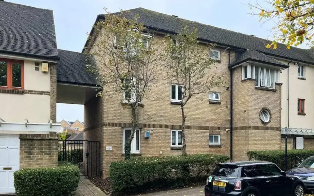 The Isleworth Place - Stunning 1bdr Flat With Balcony