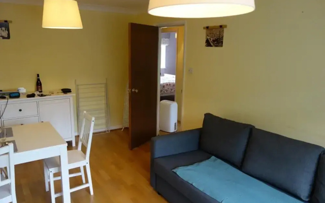 NEW Cosy 2 Bedroom Flat on Englefield Green