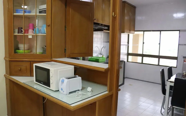 Cutie's Holiday Condominium