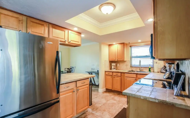 Seatuit Condominiums