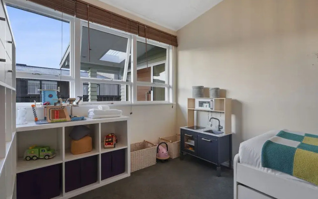 Gorgeous Family Home-Fully Fenced & Toys