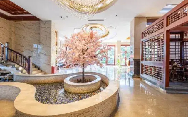 Ledong Baolong Hotel