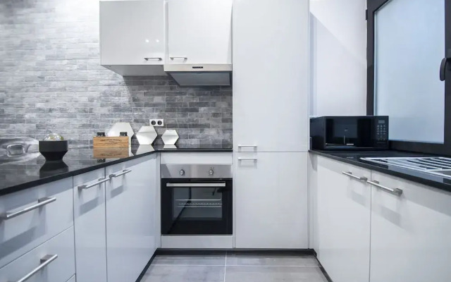 Dreamyflat - facing the Louvre