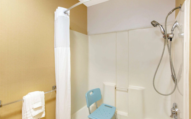 Days Inn by Wyndham Salina I-70