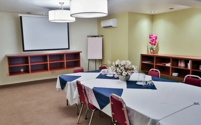 Quality Inn & Suites Le Versailles