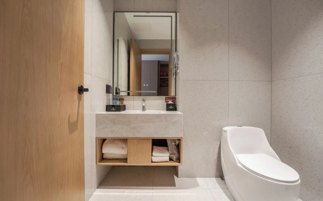 Wanzai Yijia La Maison Hotel