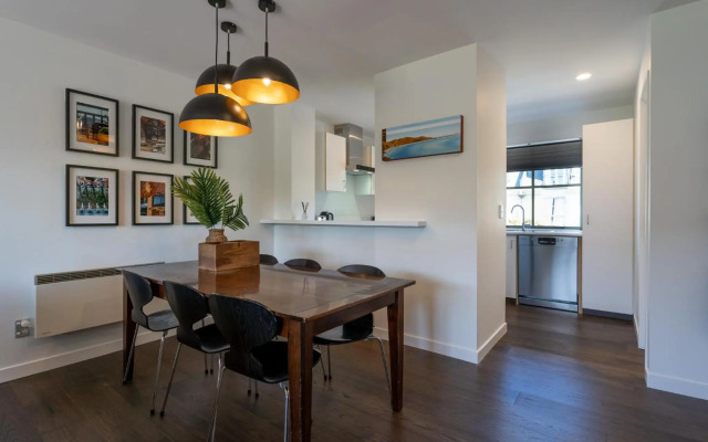 Chester Street West Apartment