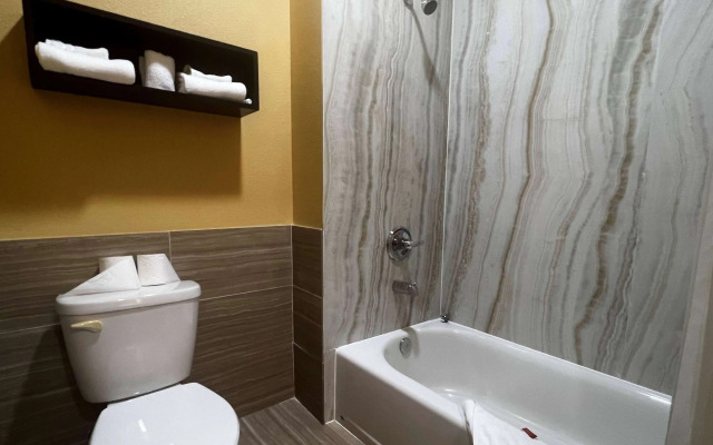 Super 8 by Wyndham Pasadena