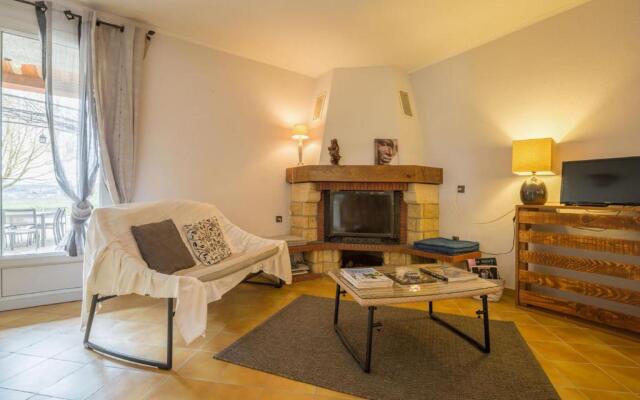 CHAMBRES D'HOTES 2 à 4p ou GITE DE GROUPE 16p, 7 ch, 6 sdb, parc et salle de réception