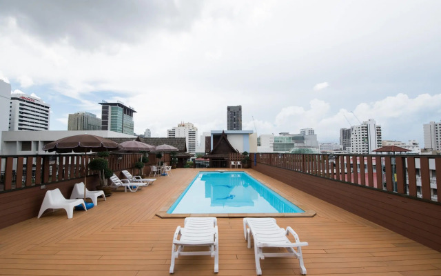 True Siam Rangnam Hotel