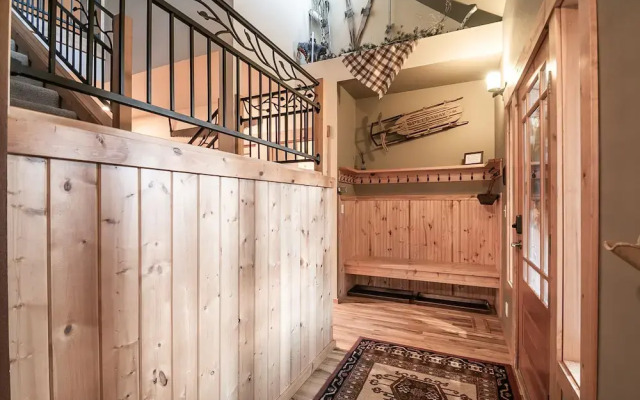 Meadow Wood Lodge in Shugart Flats