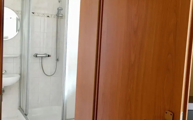 Apartment With 2 Rooms in Lirstal