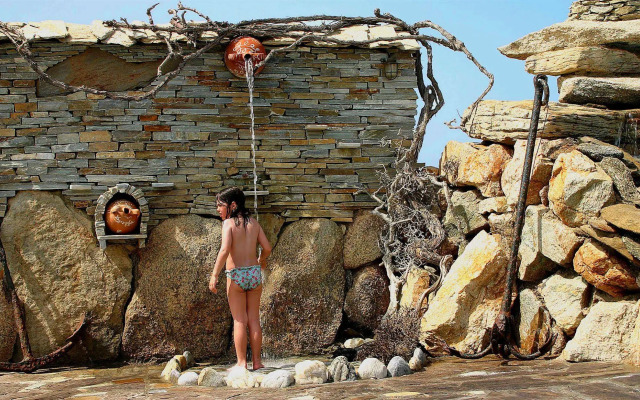Cavos Bay Hotel and Studios