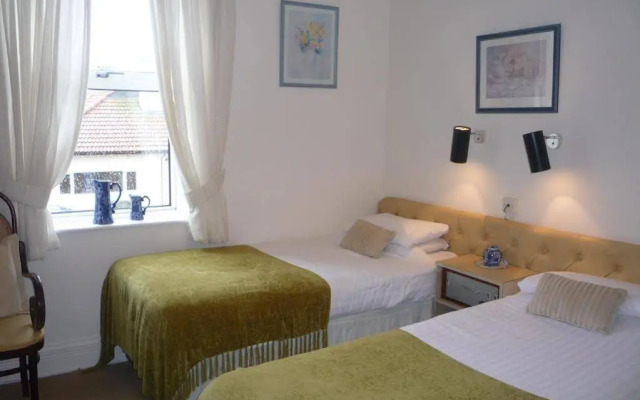 Vallum House Hotel