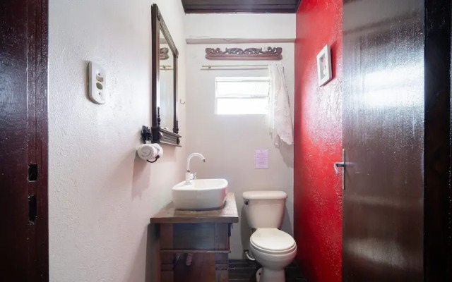 House w/ Ocean View, Pool and Beach Access Ize0016