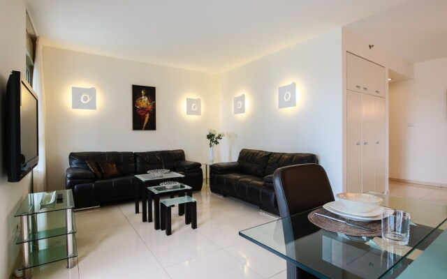 Luxury Family Getaway in Ramat Aviv