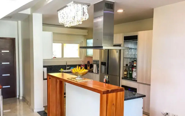 Luxury 4-bedroom Villa in Mactan, Cebu