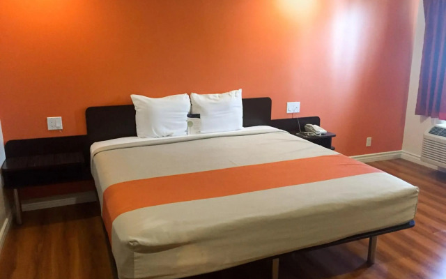 Motel 6 Gardena