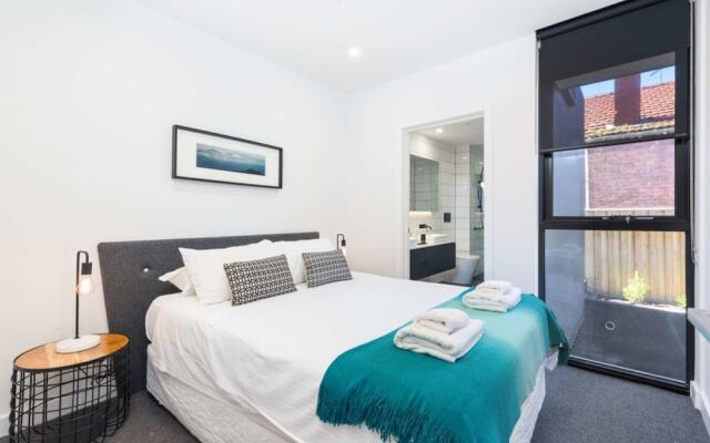 Executive 2br Caulfield North