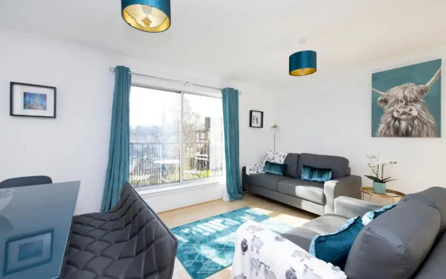 JOIVY Bright 3-Bed Flat Overlooking The Clyde