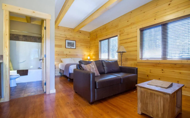 Kootenay Park Lodge