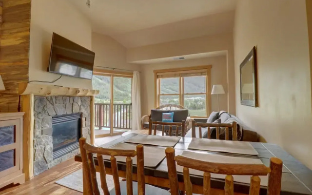 Modern Condo with Amazing Views, Right next to the Lift - CS407 by Redawning