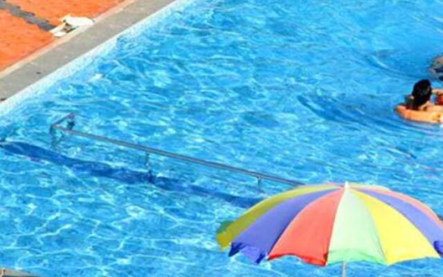 Royal Riviera Hotel & Resort